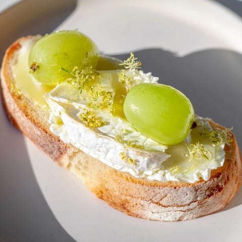 Sparkling Champagne Toast